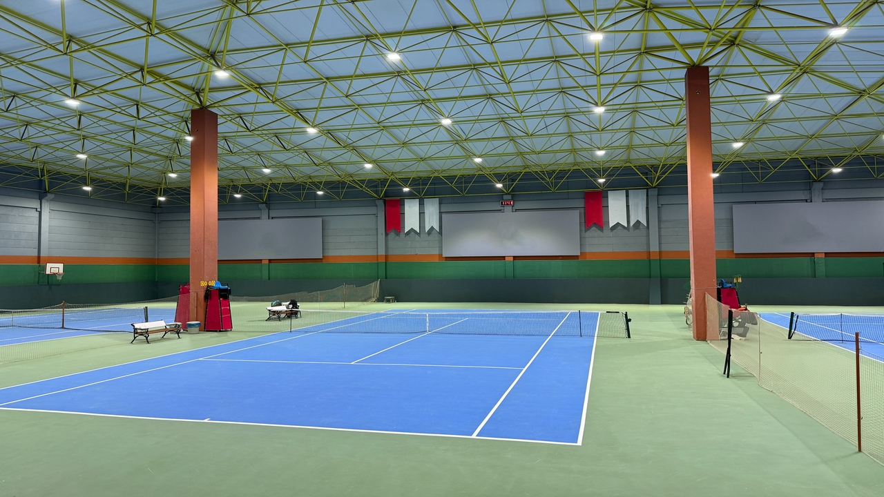 Luces LED para canchas de tenis